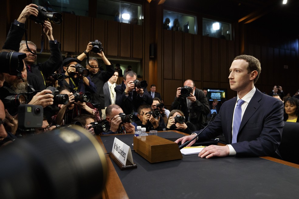 Mark Zuckerberg, presidente-executivo do Facebook, testemunha perante Congresso Americano — Foto: Tom Brenner/The New York Times