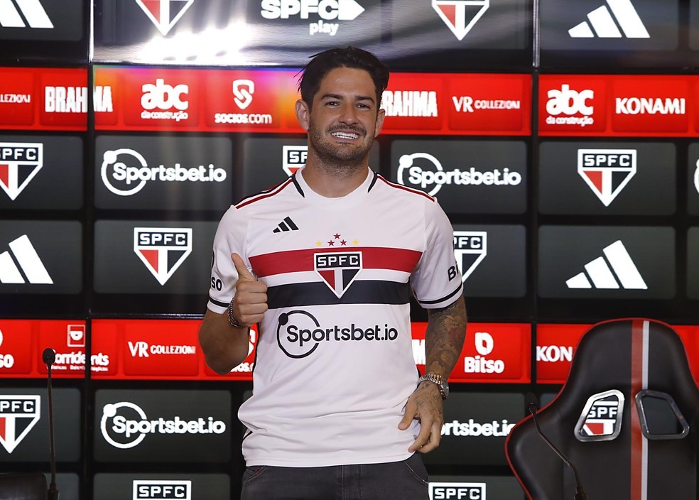 Alexandre Pato retorna ao São Paulo após três anos — Foto: Rubens Chiri / saopaulofc.net