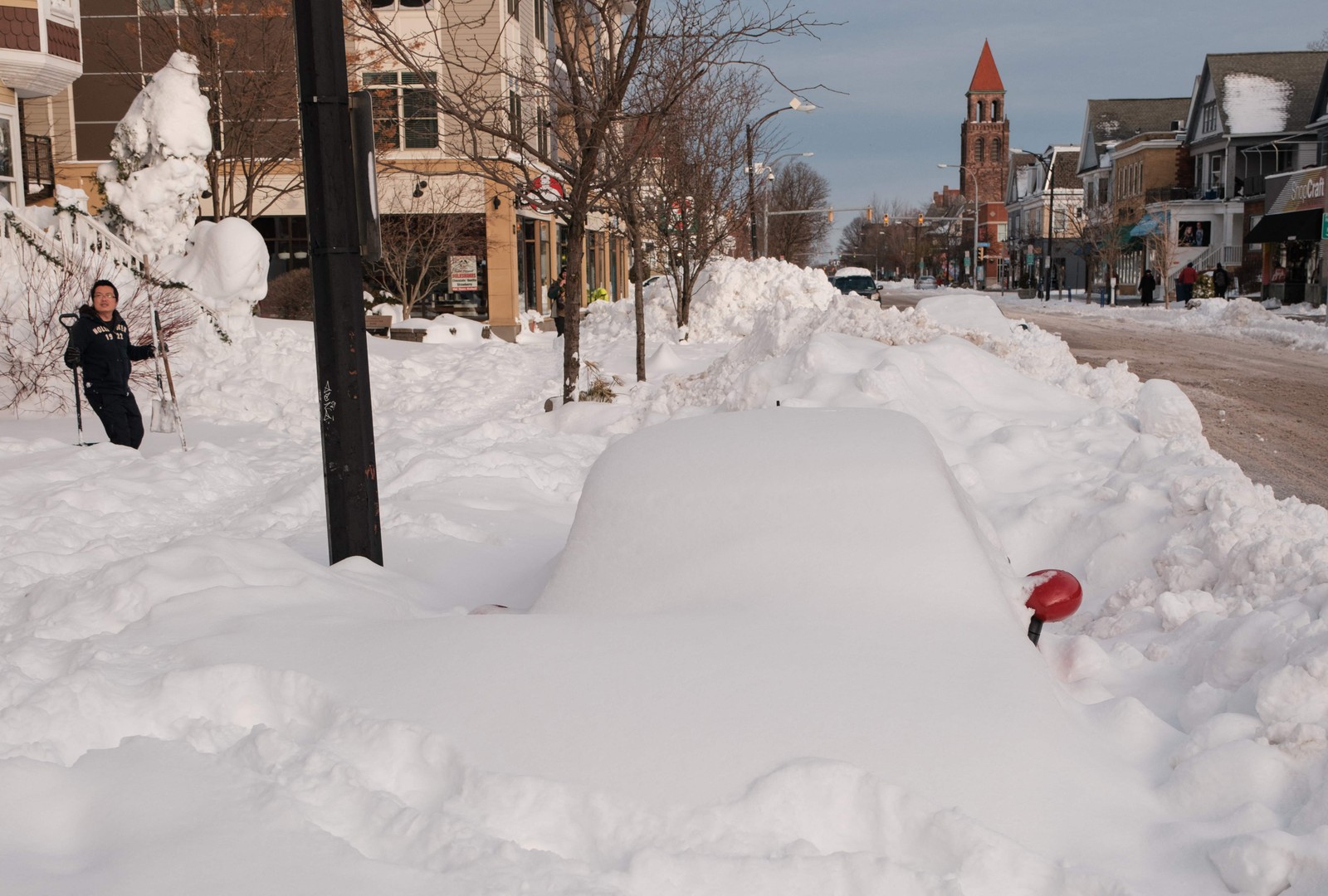 Considerada uma das piores nevascas do século, a tempestade matou mais de 50 pessoas, a maioria moradores de rua de Nova York — Foto: JOED VIERA/AFP