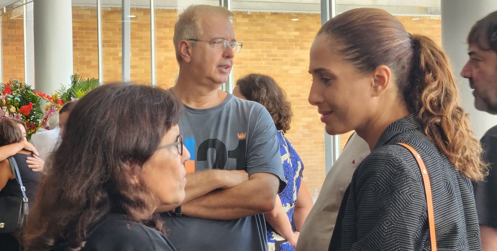 A atriz Camila Pitanga no velório de Ziraldo — Foto: Custódio Coimbra/Agência O Globo