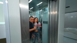 Jade Picon, do "BBB 22", mostra o elevador utilizado para acessar os dois andares de sua casa — Foto: Reprodução/Redes sociais