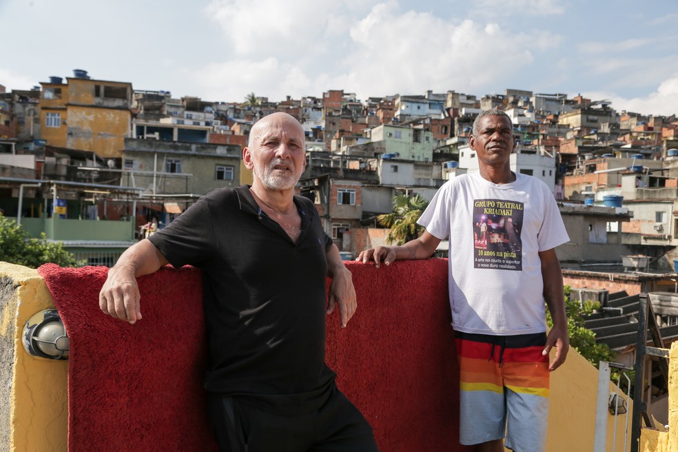 Edson Sodré (à esquerda) e Adriano Oliveira moram no Jacarezinho — Foto: Divulgação/Pedro Prado