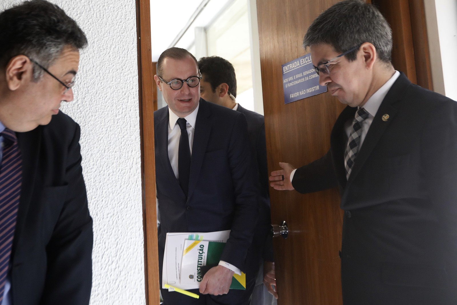 Cristiano Zanin, candidato a ministro do Supremo Tribunal Federal, chega ao Senado Federal para a sabatina — Foto:  — Foto: Cristiano Mariz/ Agência O Globo