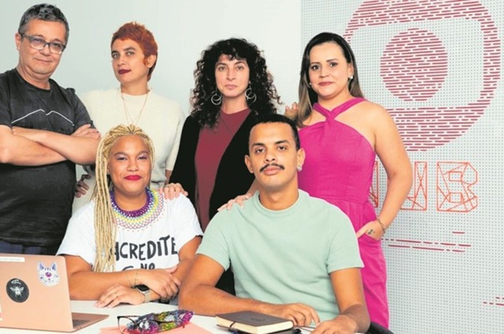 A equipe de roteiro de 'Vai na fé' (Foto: Fabio Rocha/Globo) — Foto:         