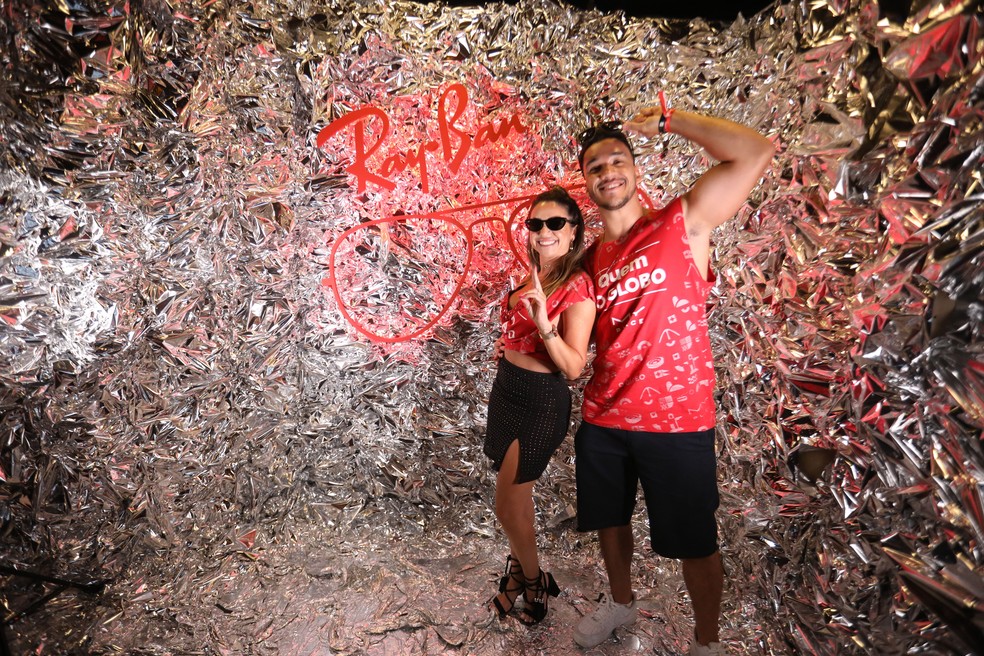 Luciene Carvalho e Eduardo Rocha participaram da ação da Ray-Ban no camarote — Foto: Lucas Tavares