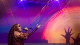 A cantora IZA, em show no The Town, em São Paulo — Foto: Edilson Dantas/Agência O Globo