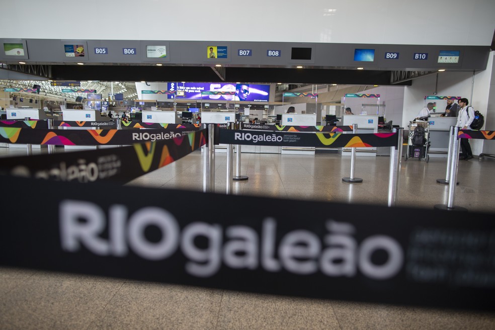 Aeroporto Internacional Galeão Tom Jobim. A concessionária Rio Galeão quer devolver a concessão devido ao pouco movimento do terminal — Foto: Márcia Foletto