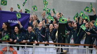 Atletas da delegação brasileira durante a cerimônia de abertura dos Jogos Olímpicos de Paris 2024 — Foto: Miguel MEDINA / AFP