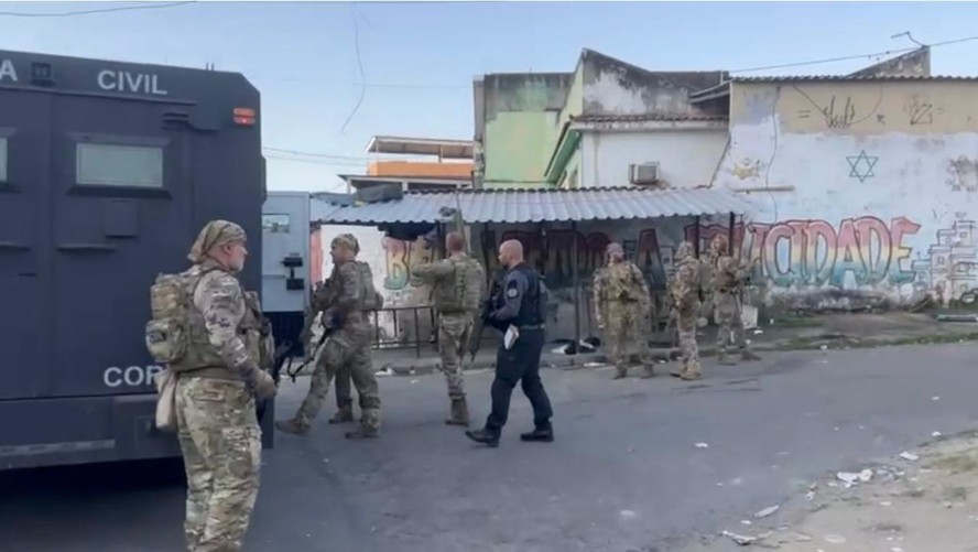 Policiais civis no Complexo do Chapadão