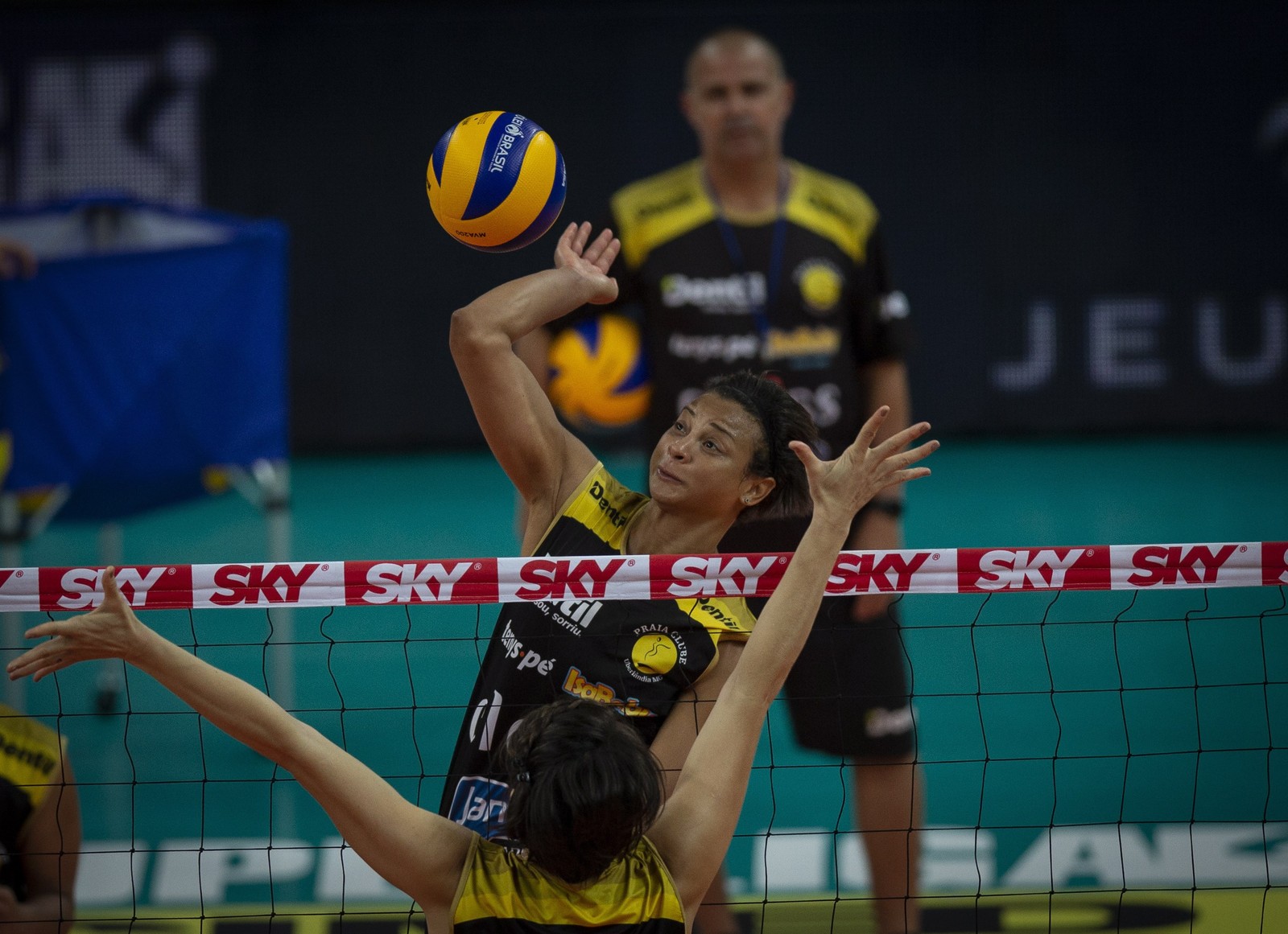 Walewska durante treino do time feminino de vôlei do Praia Clube que disputará a final da Superliga na Arena Carioca 1 — Foto: Alexandre Cassiano/Agência O Globo