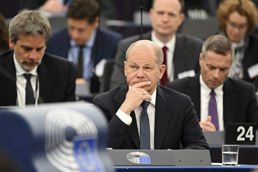 O primeiro-ministro alemão Olaf Scholz no Parlamento Europeu em maio