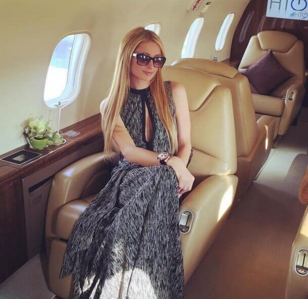 Paris Hilton possui jatinho particular  — Foto: Reprodução Facebook