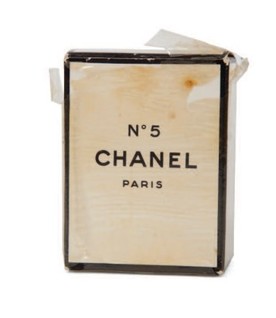 O Chanel nº 5, o preferido de Marilyn Monroe. Grupo Chanel já adquiriu mais de 50 empresas