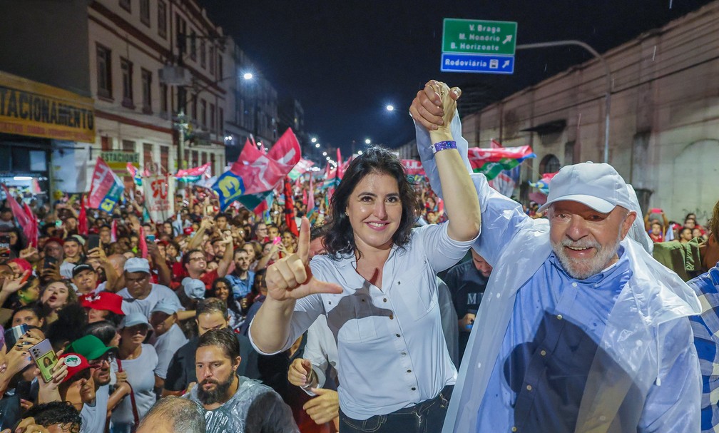 Lula e Simone Tebet em ato de campanha em Juiz de Fora em 21 de outubro — Foto:  Ricardo Stuckert