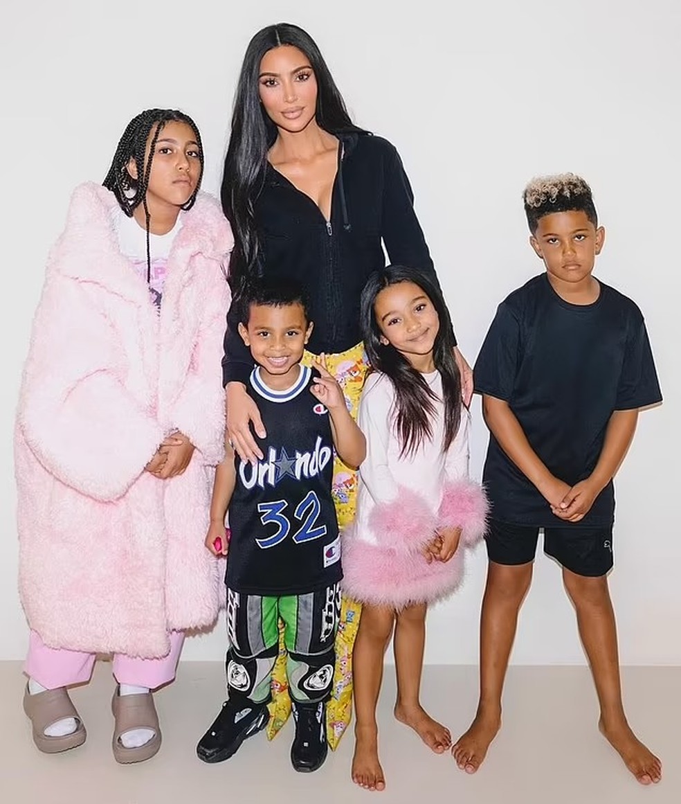 Kim Kardashian e seus quatro filhos com o rapper Kanye West — Foto: Reprodução/Instagram