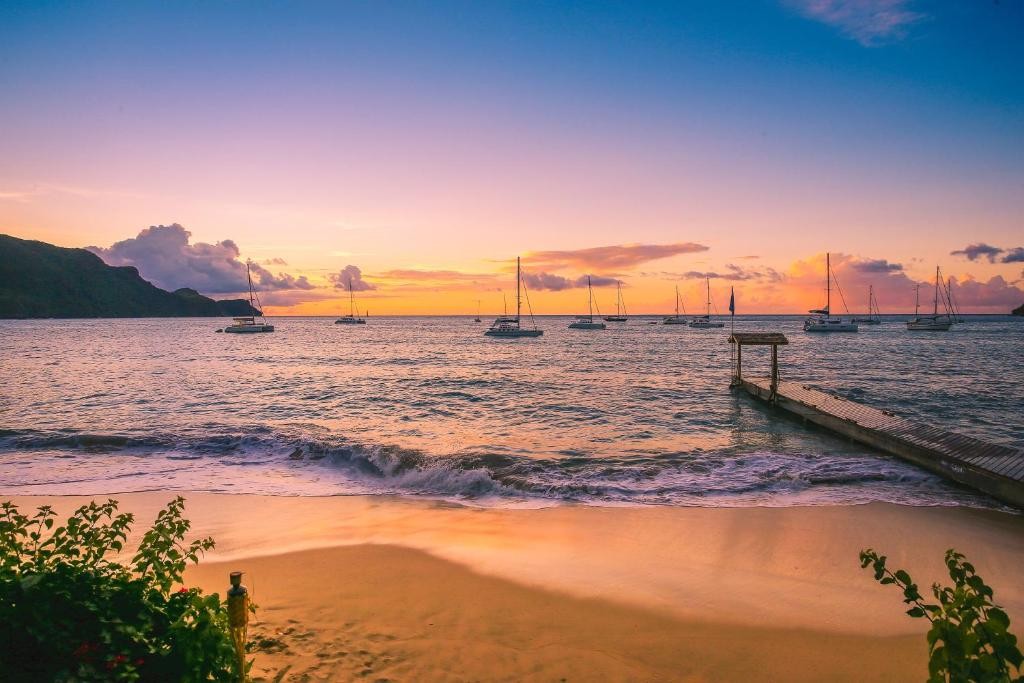 Bequia está a cerca de 15 km da capital de São Vicente e Granadinas, Kingstown — Foto: Bequia Beach Hotel/Divulgação