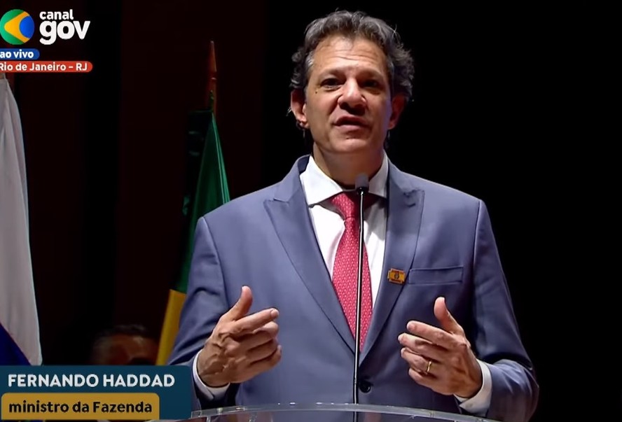 Haddad discursa durante posse de Magda Chambriard, nova presidente da Petrobras, no Rio