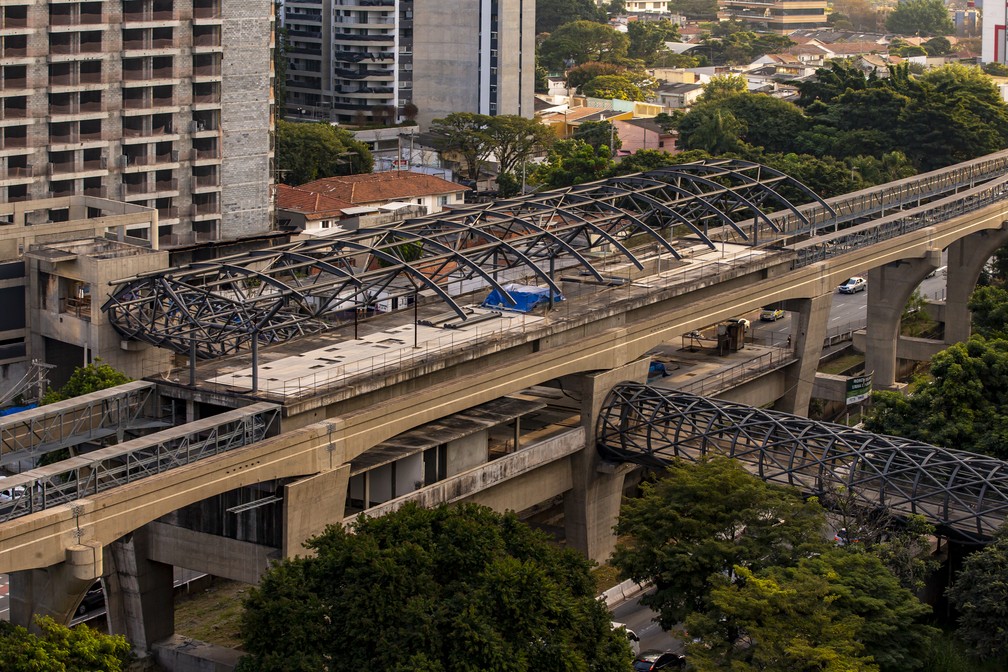 Obra atrasada do monotrilho em São Paulo — Foto: Edilson Dantas