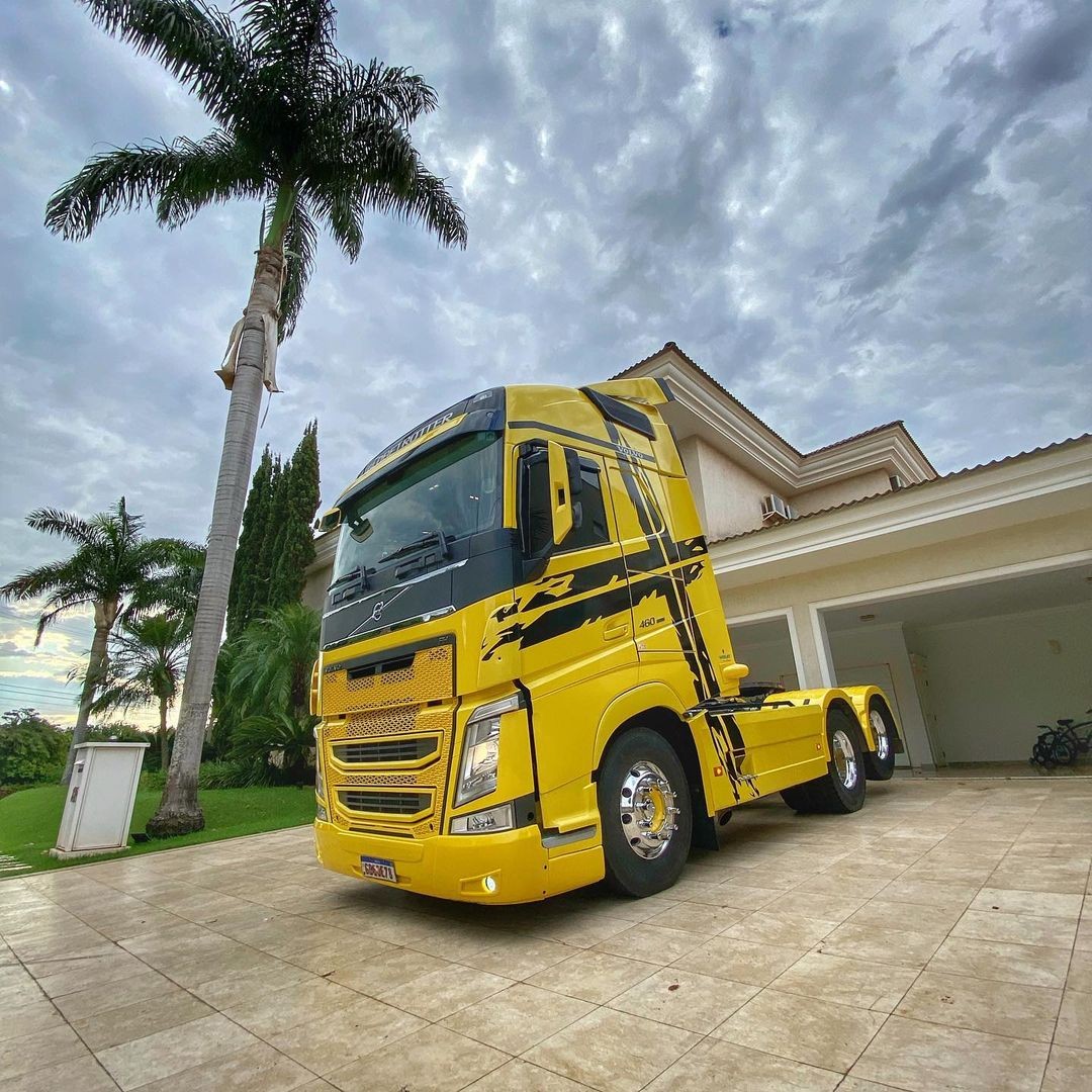 Zé Neto, da dupla com Cristiano, coleciona caminhões de luxo — Foto: Reprodução Instagram