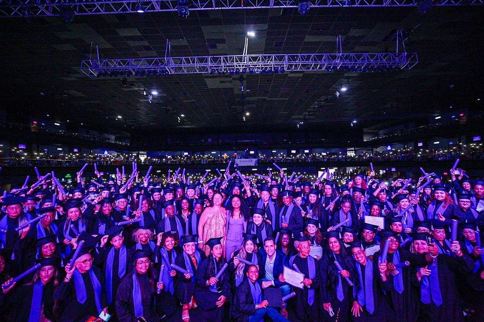 Formatura de mais de 4 mil alunas — Foto: Reprodução/Instagram