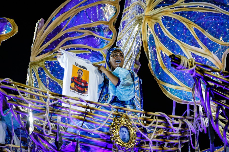 Portela emociona com homenagem a mães que perderam filhos para a violência — Foto: Guito Moreto