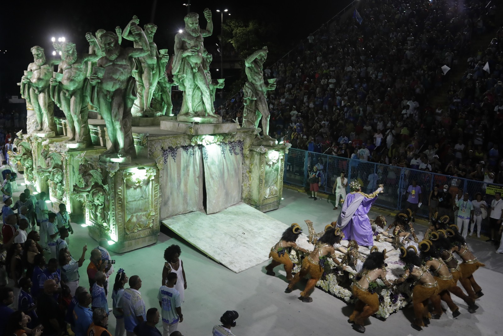 Vila canta o enredo “Nessa festa, eu levo fé”, a Vila Isabel traz para a Avenida um desfile sobre as celebrações de origem religiosa que há séculos fazem parte da cultura brasileira — Foto: Gabriel de Paiva