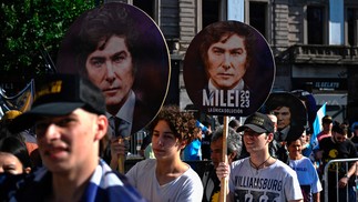 Javier Milei ganhou as eleições argentinas no mês passado; posse acontece nesse domingo (10) — Foto: Luis ROBAYO / AFP