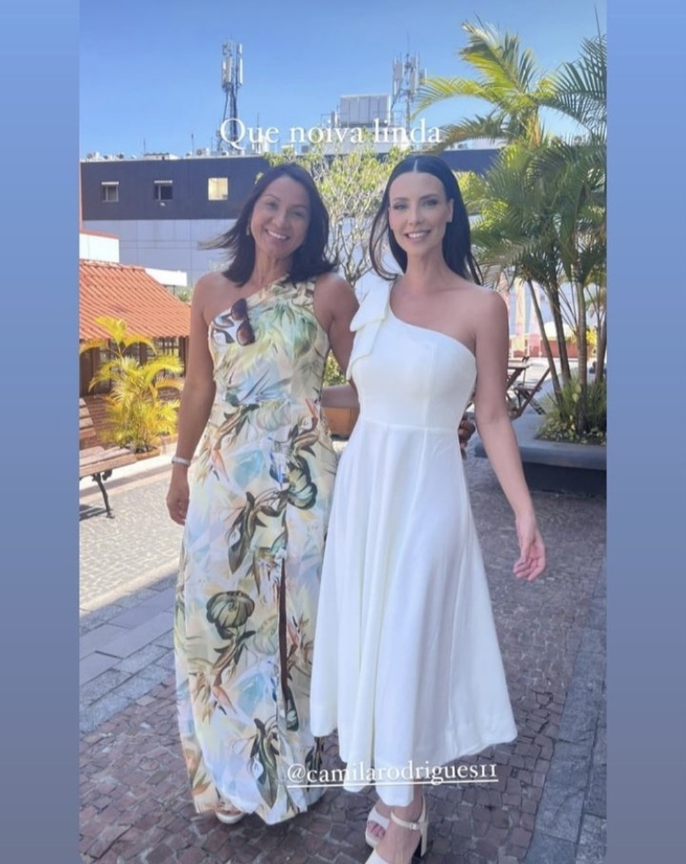 Camila Rodrigues com convidada em seu casamento — Foto: Reprodução/Instagram