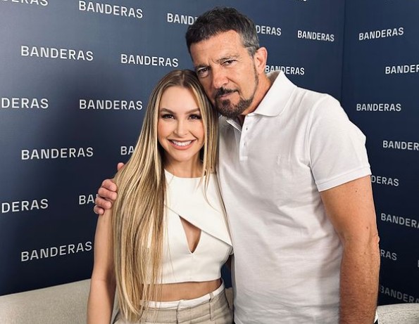 Carla Diaz posa com Antonio Banderas — Foto: Reprodução/Instagram
