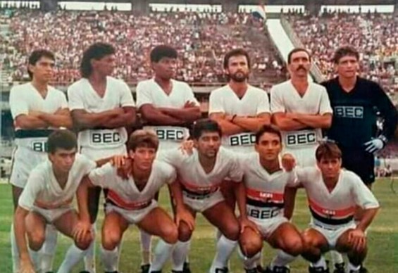 8º) Narcélio (quarto da esquerda para a direita agachado): 16 anos, 9 meses e 31 dias: na derrota por 2 a 1 do Central-PE para o Ceará, em 1979 — Foto: Reprodução