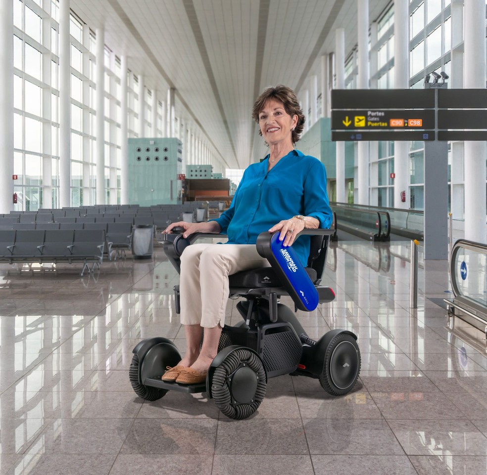 Cadeiras de rodas autônomas fabricada para aeroportos — Foto: Divulgação