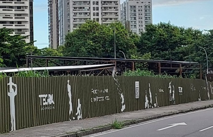 Um novo condomínio está sendo construído na Avenida Evandro Lins, na Barra da Tijuca