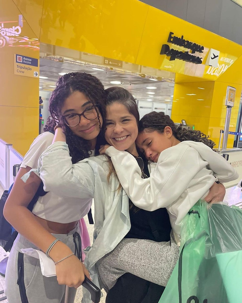 Samara Felippo se despediu da filha mais velha em aeroporto — Foto: Reprodução Instagram