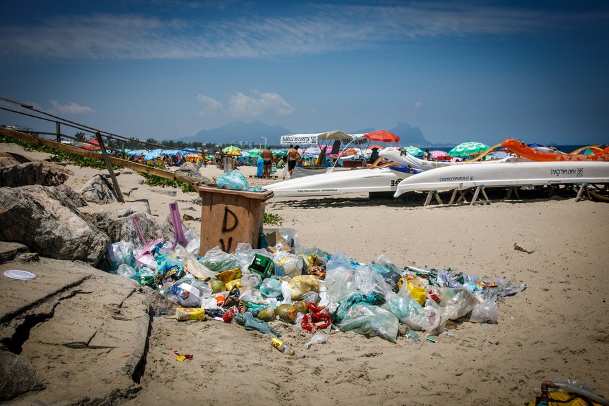 Lixo na Praia do Recreio