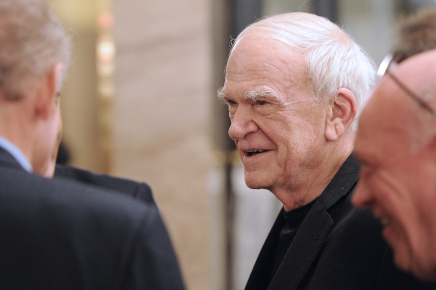 Milan Kundera vai a aniversário de filósofo Bernard-Henri Levy, em 2010