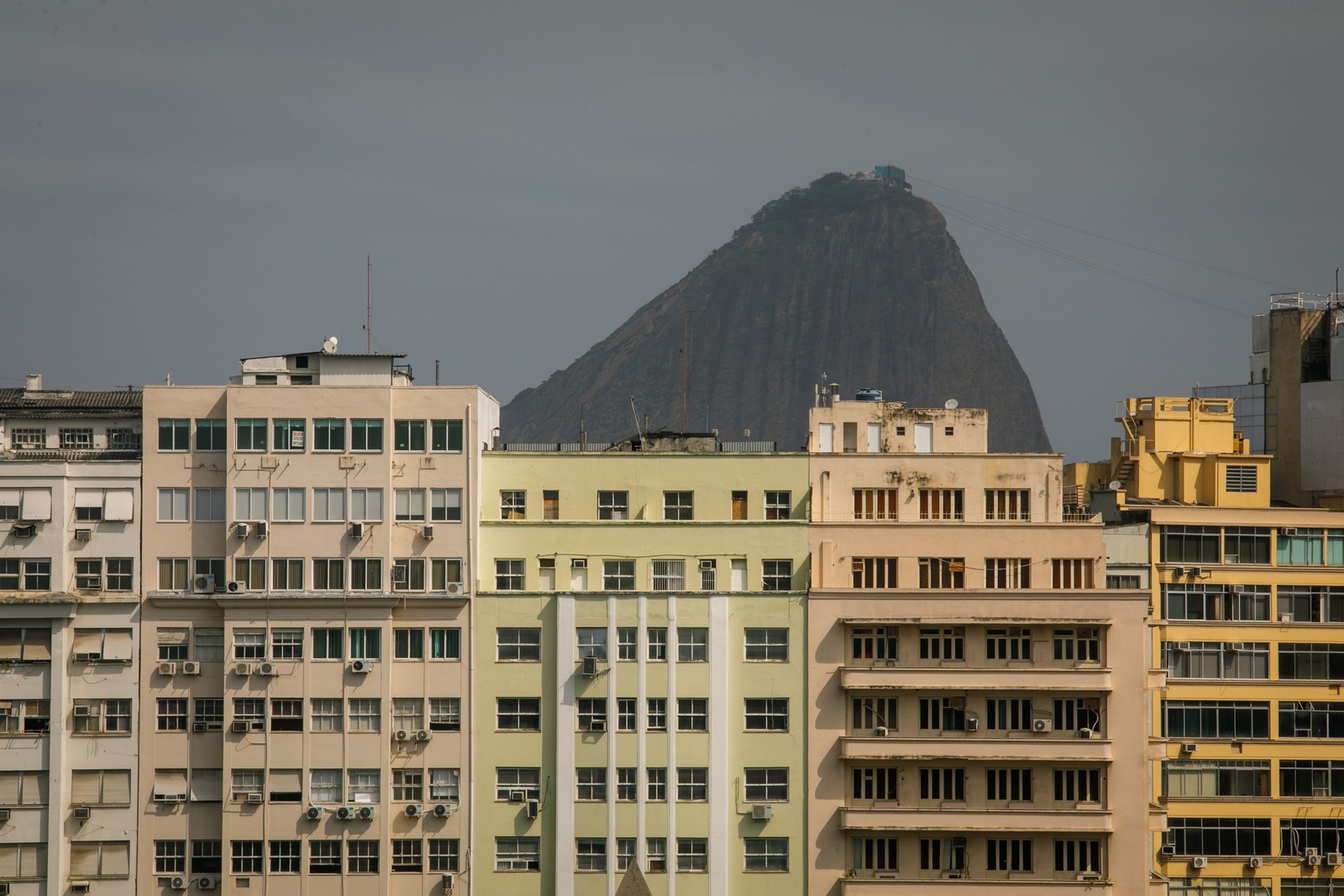 A inflação fez disparar o IGP-M, índice que reajusta contratos de aluguel, que tiveram alta média de 6,96% segundo o IBGE. Além disso, preços de material de construção encareceram imóveis novos e reformas. Resultado: o grupo habitação acumulou alta de 13,05% em 2021. Agência O Globo