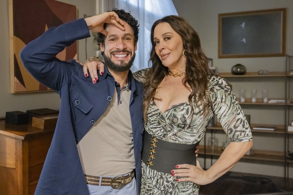 Rainer Cadete e Claudia Raia em "Terra e paixão" — Foto: Fábio Rocha/Globo