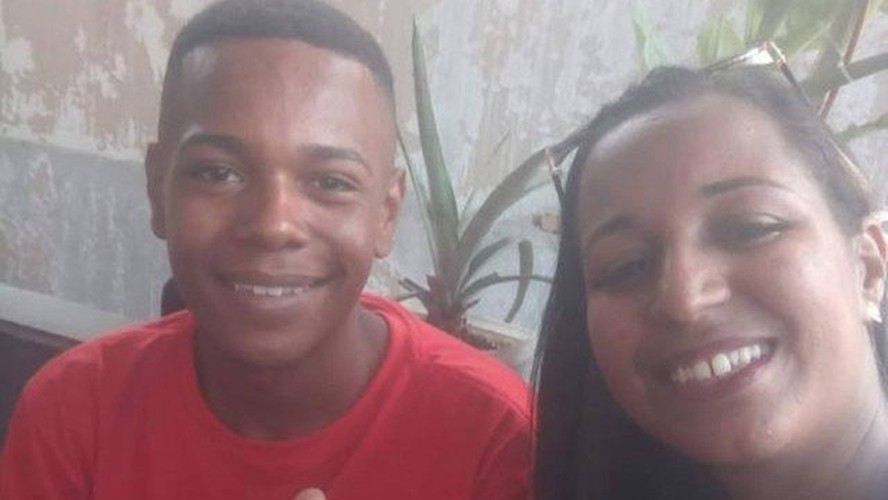 O jovem Lucas e sua mãe, Laura Reprodução