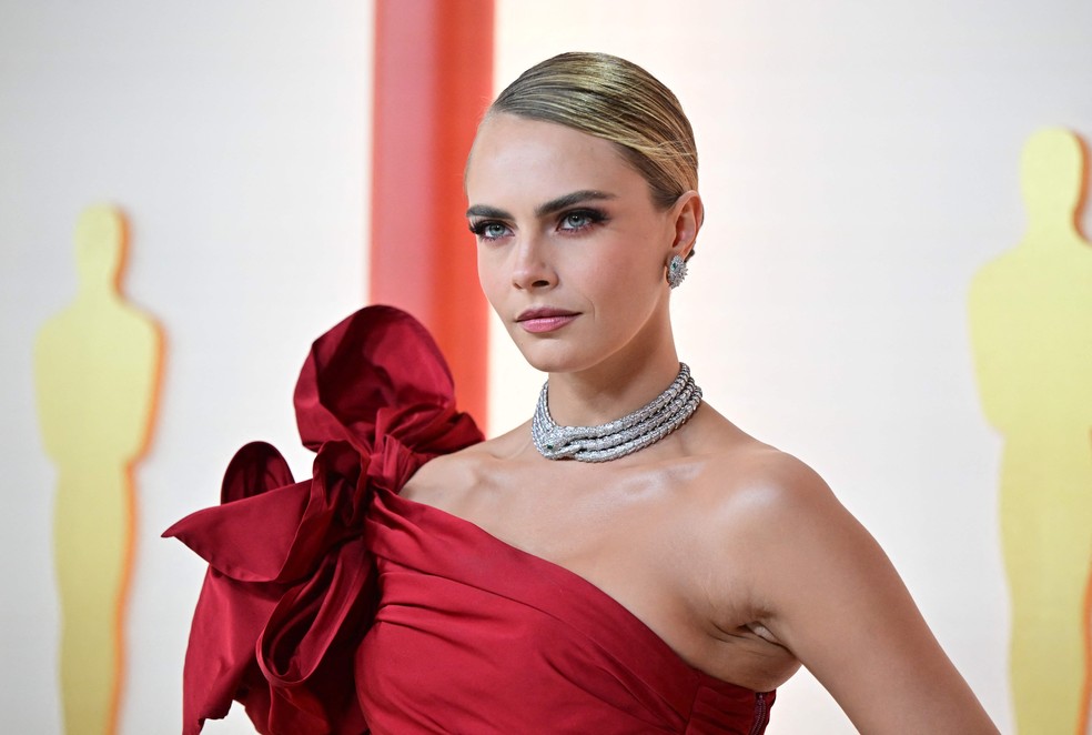 Cara Delevingne no tapete vermelho do Oscar — Foto: Frederic J. Brown / AFP