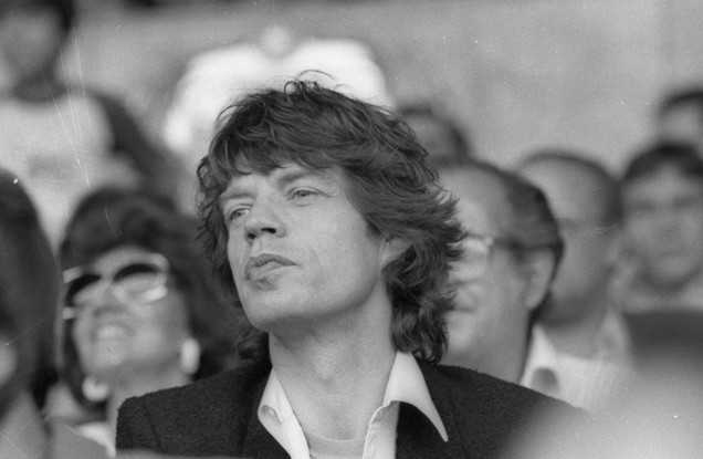 Mick Jagger assistindo a um Fla x Flu no Maracanã em 1984