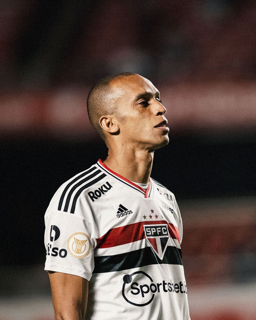 O zagueiro miranda deixou a Inter em 2019 para ir para o Jiangsu Suning, da China, mas voltou para o Brasil em 2021 pelo São Paulo