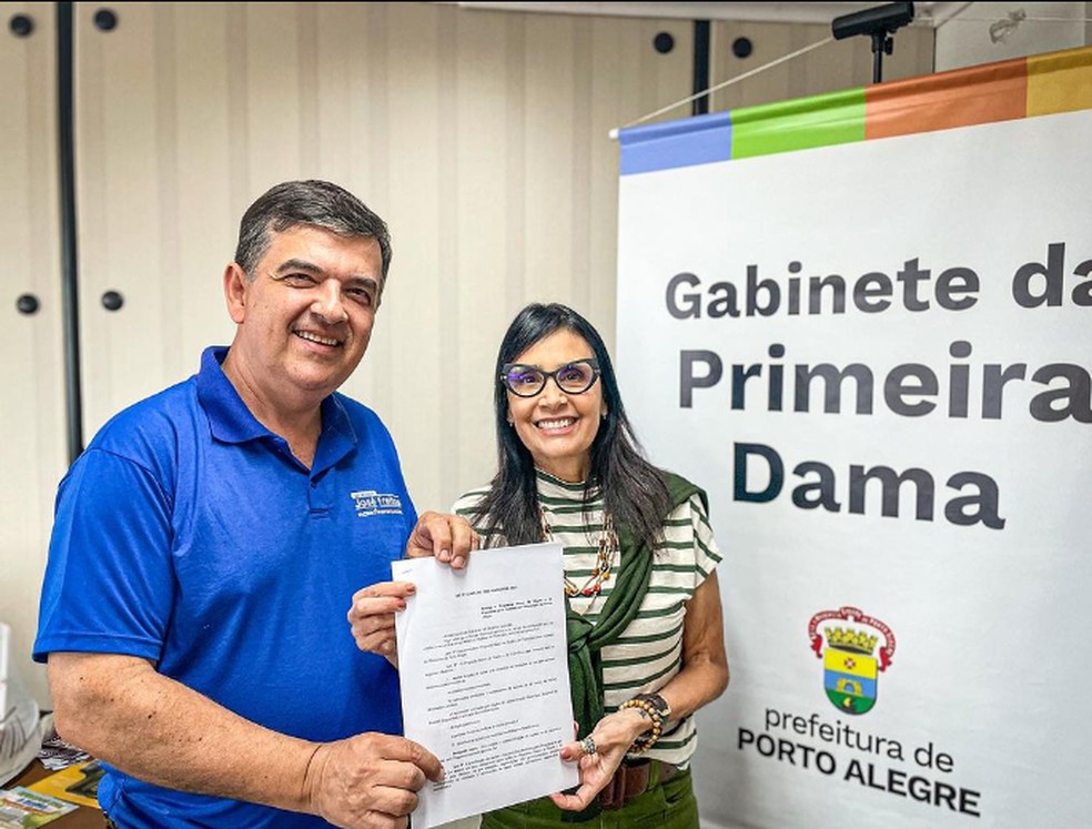 A primeira-dama Valério Leopoldino em seu gabinete, em Porto Alegre — Foto: Reprodução Instagram