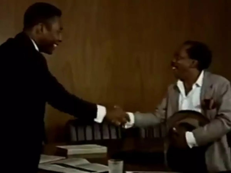 Pelé com Grande Otelo em "O Barão Otelo no barato dos bilhões" (1971) — Foto: Reprodução