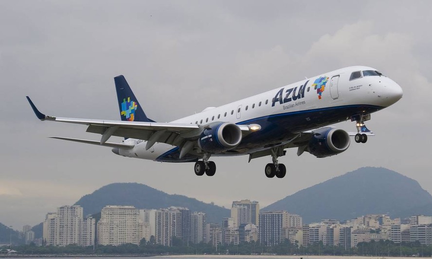 Aeronave da Azul sobrevoa Rio de Janeiro