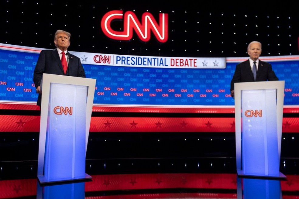 Ex-presidente Donald Trump e o presidente dos EUA, Joe Biden, durante debate na CNN — Foto: CHRISTIAN MONTERROSA / AFP