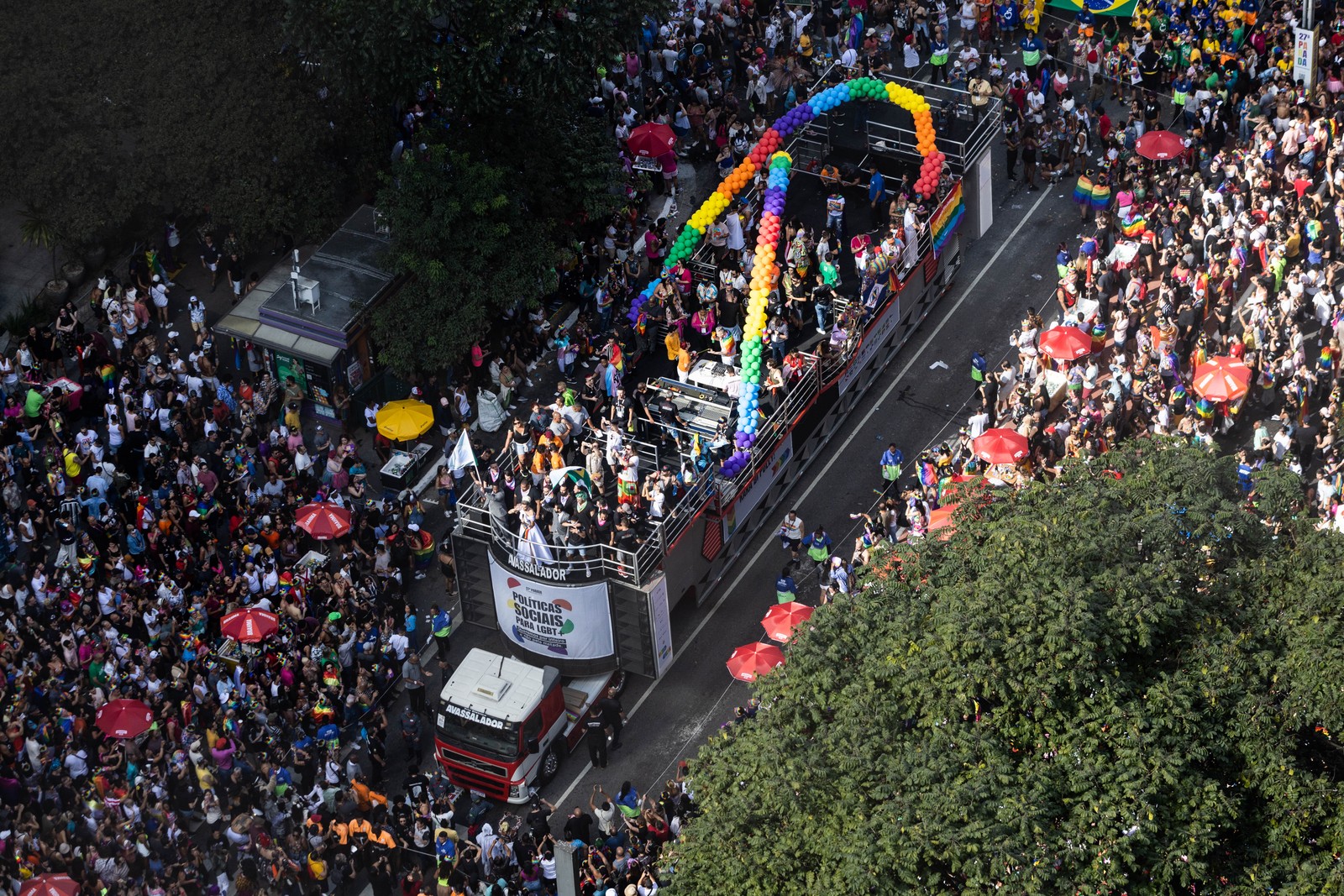 Trio elétrico na Parada LGBT+ da Paulista  — Foto: Maria Isabel Oliveira 
