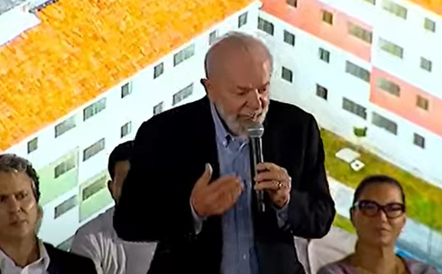 Lula na entrega de casas em Pernambuco: discurso sobre cidadão local