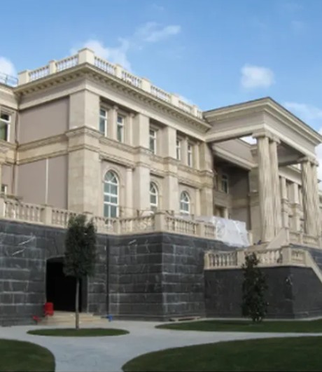 Fachada de palácio atribuído a Vladimir Putin — Foto: Reprodução