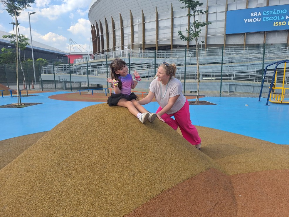 Sabrina e Olga Pavona aproveitando o Dia das Mães no Parque Rita Lee — Foto: Jéssica Marques/ O GLOBO