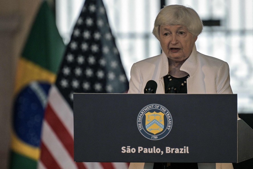 Secretária do Tesouro dos EUA, Janet Yellen, em entrevista coletiva em São Paulo